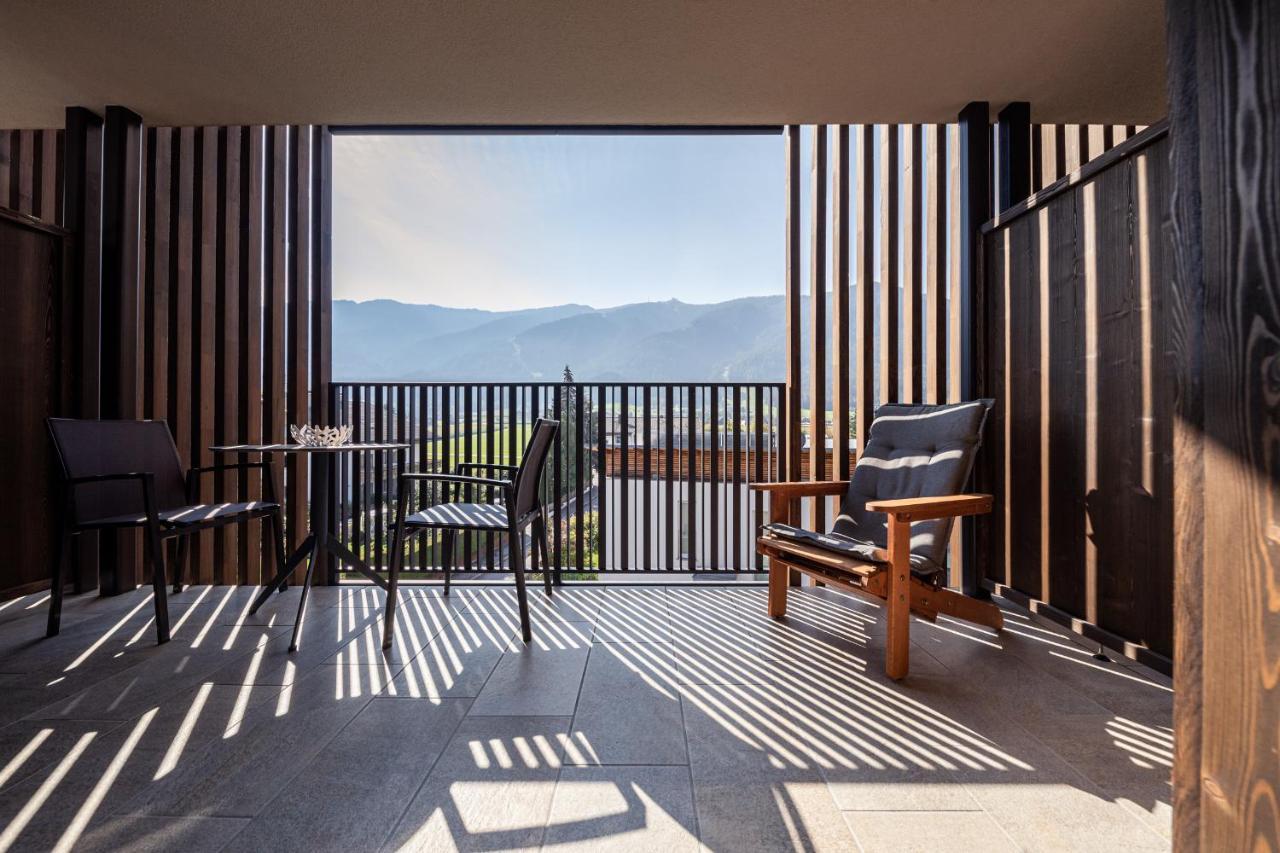 Camera Familiare Esclusiva con Balcone e Vista Montagna